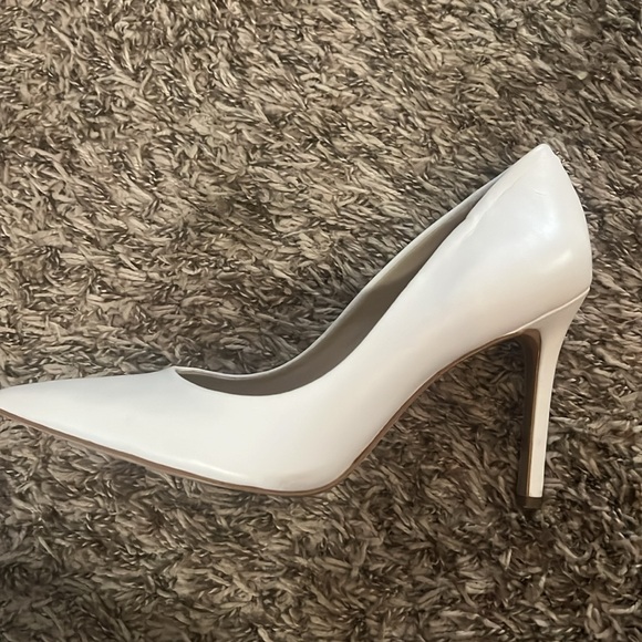 Sam Edelman white pump size 8 - Picture 9 of 10
